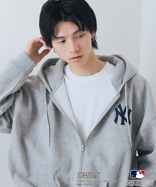 PEANUTS（ピーナッツ）の「【PEANUTS×MLB】オリジナルデザイン フルジップパーカー ヤンキース ドジャース カブス キャラクター（パーカー・メンズ・ブラック系その他/ブラック系その他3/ベージュ系その他3/ブルー系その他2/グレー系その他/グレー系その他2・X-LARGE/LARGE/MEDIUM）」の4枚目の写真