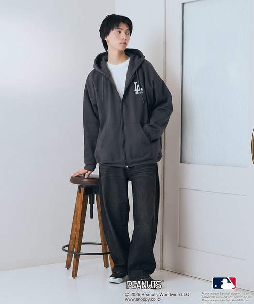 PEANUTS（ピーナッツ）の「【PEANUTS×MLB】オリジナルデザイン フルジップパーカー ヤンキース ドジャース カブス キャラクター（パーカー・メンズ・ブラック系その他/ブラック系その他3/ベージュ系その他3/ブルー系その他2/グレー系その他/グレー系その他2・X-LARGE/LARGE/MEDIUM）」の8枚目の写真