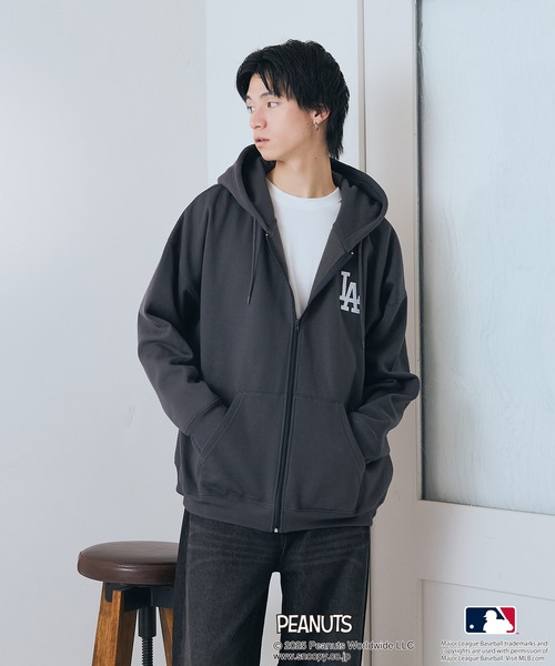 PEANUTS（ピーナッツ）の「【PEANUTS×MLB】オリジナルデザイン フルジップパーカー ヤンキース ドジャース カブス キャラクター（パーカー・メンズ・ブラック系その他/ブラック系その他3/ベージュ系その他3/ブルー系その他2/グレー系その他/グレー系その他2・X-LARGE/LARGE/MEDIUM）」の13枚目の写真