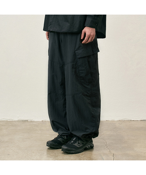 COSTUME O’CLOCK(コスチュームオクロック)の「ナイロンバルーンカーゴパンツ3 COLOR COOSPT242(スウェットパンツ・メンズ・ライトグレー/ダークグレー/ブラック・LARGE/SMALL/MEDIUM/X-LARGE)」の2枚目の写真