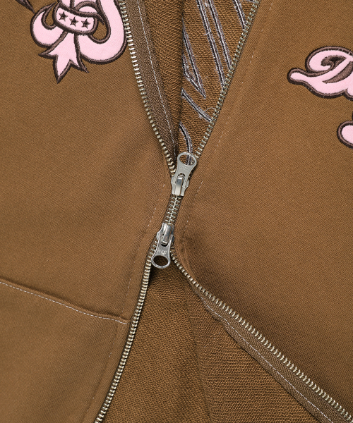 Cavish（カビシ）の「DAMAGED APPLIQUE ZIP UP HOODIE BROWN(CV2EFUM481A)（パーカー・レディース・ブラウン・SMALL/MEDIUM/LARGE/X-LARGE）」の5枚目の写真