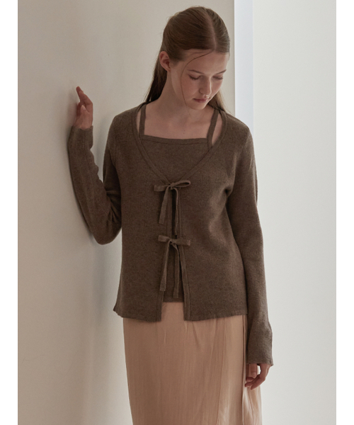 BEMUSE MANSION(ビミューズマンション)の「Ribbon layered cardigan - Cocoa(カーディガン/ボレロ・レディース・ダークブラウン・FREE)」の1枚目の写真