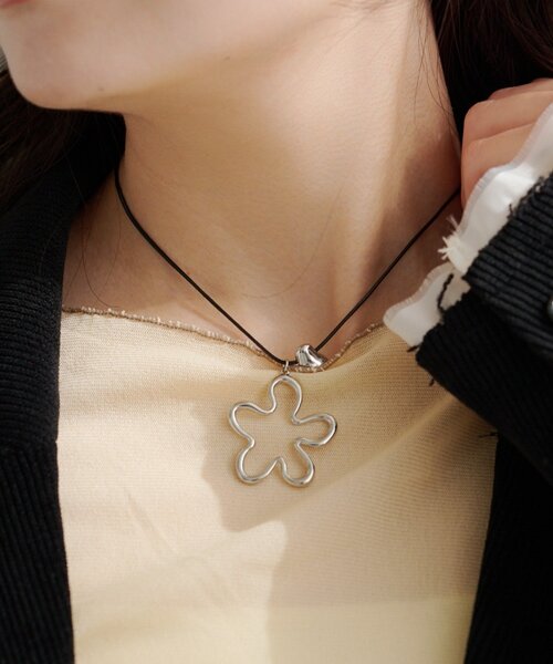 Kastane(カスタネ)の「【2WAY/fiw.】フラワーループタイチョーカー(チョーカー・レディース・ブラック・FREE)」の1枚目の写真