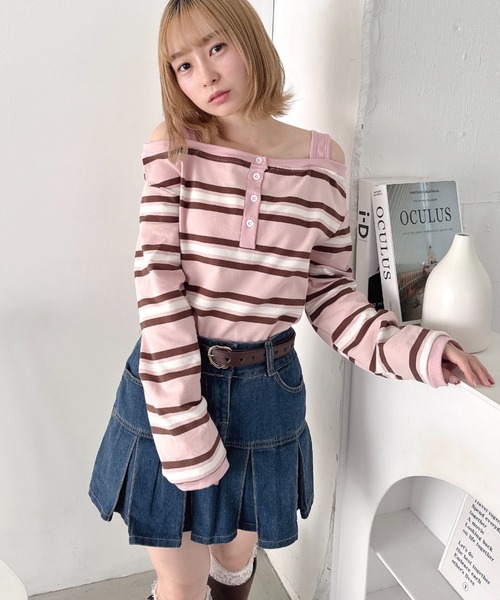 Loueme(ルエム)の「オフショルボーダールーズトップス(Tシャツ/カットソー・レディース・グレー/ピンク・FREE)」の2枚目の写真