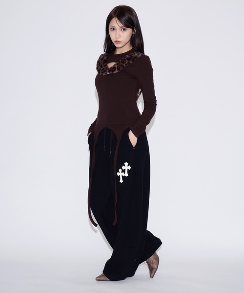 tinkerend(ティンカーエンド)の「Leopard Fur Cutout Tops / ヒョウ柄ファーカットアウトトップス(Tシャツ/カットソー・レディース・ブラウン/ブラック・FREE)」の7枚目の写真