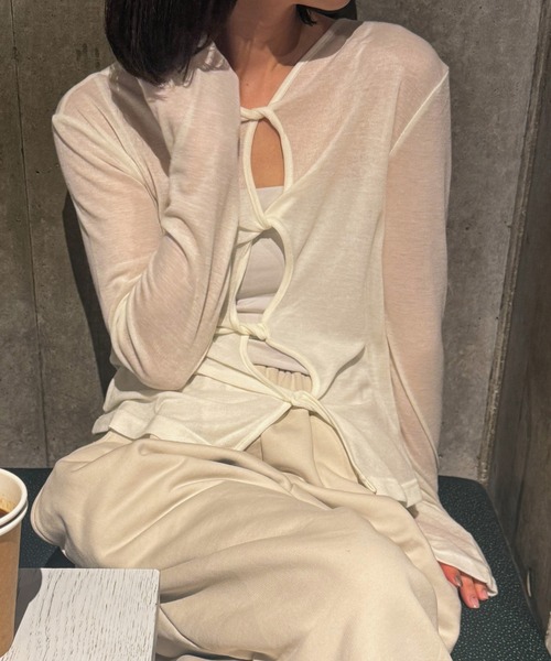 select MOCA by son(セレクトモカバイソン)の「2WAYツイストシアーテレコトップス【by SON】(Tシャツ/カットソー・レディース・チャコールグレー/ブラウン/アイボリー・FREE)」の2枚目の写真