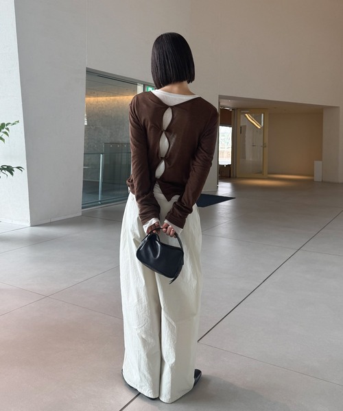 select MOCA by son(セレクトモカバイソン)の「2WAYツイストシアーテレコトップス【by SON】(Tシャツ/カットソー・レディース・チャコールグレー/ブラウン/アイボリー・FREE)」の5枚目の写真