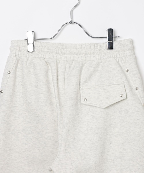 LAND MUSEUM(ランドミュージアム)の「LAND MUSEUM/スタッズラインスウェットパンツ(スウェットパンツ・メンズ・ブラック/グレー・LARGE/MEDIUM)」の10枚目の写真