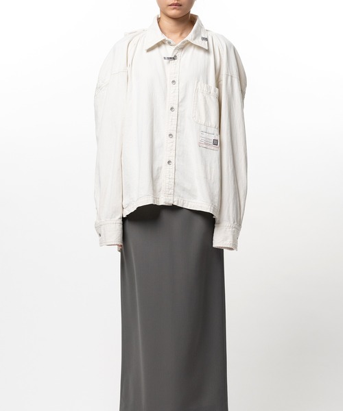 Maison MIHARA YASUHIRO(メゾンミハラヤスヒロ)の「Vest Combined Denim Shirt(シャツ/ブラウス・レディース・ホワイト/インディゴブルー・36/38)」の1枚目の写真