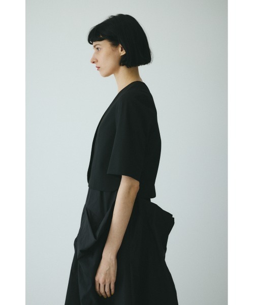 HeRIN.CYE(ヘリンドットサイ)の「CLO Round hem half sleeve JK クロラウンドヘムハーフスリーブジャケット(その他アウター・レディース・ブラック・36/38)」の8枚目の写真