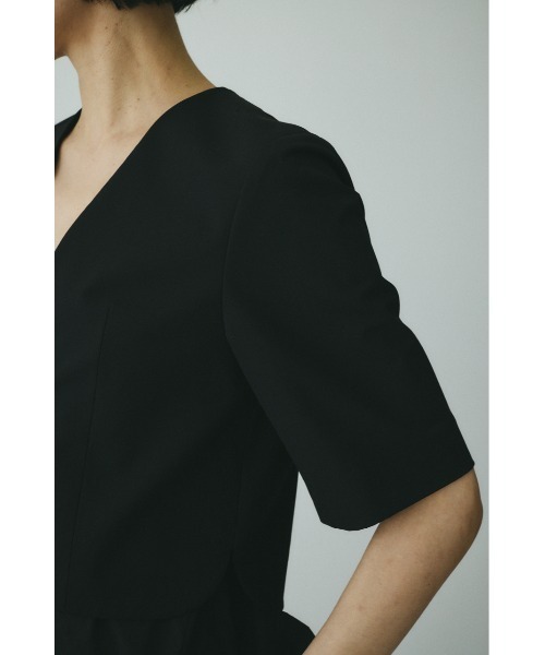HeRIN.CYE(ヘリンドットサイ)の「CLO Round hem half sleeve JK クロラウンドヘムハーフスリーブジャケット(その他アウター・レディース・ブラック・36/38)」の2枚目の写真