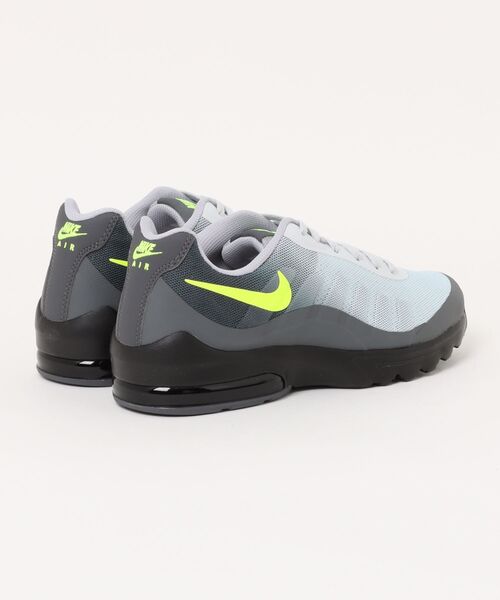 NIKE（ナイキ）の「NIKE ナイキ AIR MAX INVIGOR【軽量】メンズスニーカー(エアマックスインビガー) 749680-006 ブラック/チームクリムゾン（スニーカー・メンズ・ブラック×レッド/グレー・25.5cm/26.0cm/26.5cm/27.0cm/27.5cm/28.0cm）」の3枚目の写真