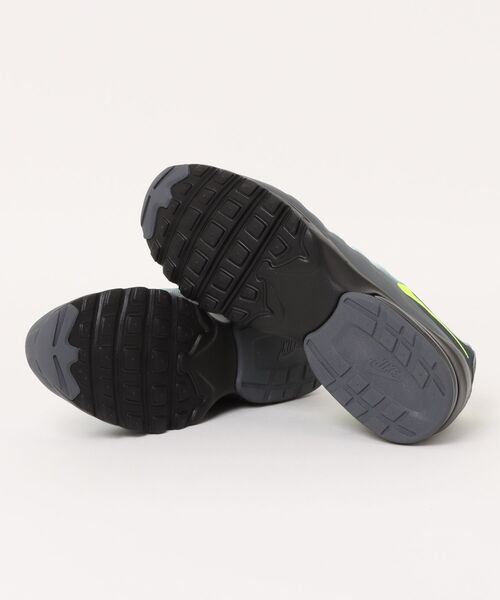 NIKE（ナイキ）の「NIKE ナイキ AIR MAX INVIGOR【軽量】メンズスニーカー(エアマックスインビガー) 749680-006 ブラック/チームクリムゾン（スニーカー・メンズ・ブラック×レッド/グレー・25.5cm/26.0cm/26.5cm/27.0cm/27.5cm/28.0cm）」の4枚目の写真