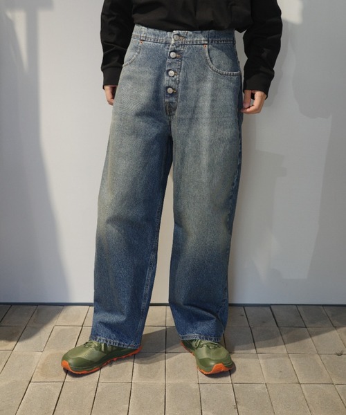 MM6 Maison Margiela(エムエムシックス メゾン マルジェラ)の「MM6 PANTS 5 POCKETS(デニムパンツ・メンズ・ライトブルー・29/30)」の1枚目の写真