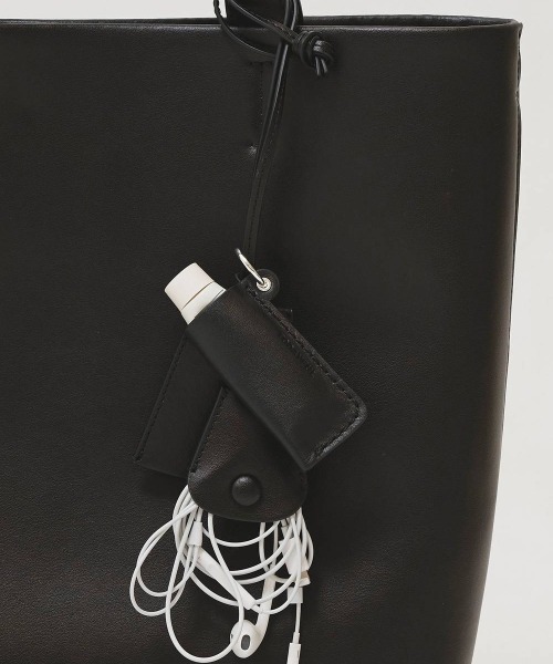 TODAYFUL（トゥデイフル）の「TODAYFUL　Lip Holder Charm リップホルダーチャーム/12611030（チャーム・レディース・ブラック/バーガンディー・ONE SIZE）」の2枚目の写真