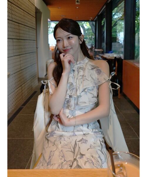 MERCURYDUO(マーキュリーデュオ)の「花柄アメスリラッフルワンピース(ワンピース・レディース・ピンク/ライトブルー/アイボリー・MEDIUM/SMALL)」の4枚目の写真