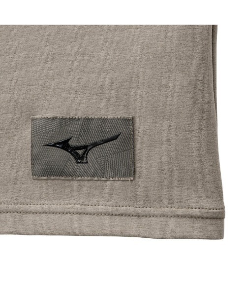 MIZUNO(ミズノ )の「MIZUNO LOOSE-FIT T-SHIRT(ミズノ ルーズフィットTシャツ)(Tシャツ/カットソー・メンズ・ブラウン/ホワイト/オリーブ系/ブルー系/レッド系/ブラック・MEDIUM/X-LARGE/LARGE)」の19枚目の写真