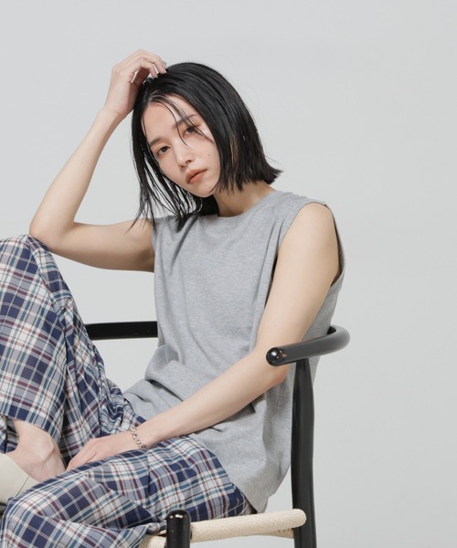 NANO universe（ナノユニバース）の「Anti Soaked(R) 汗染み防止ノースリーブTシャツ（Tシャツ/カットソー・レディース・トップグレー/ブラック/ホワイト/チャコール・S/M）」の4枚目の写真