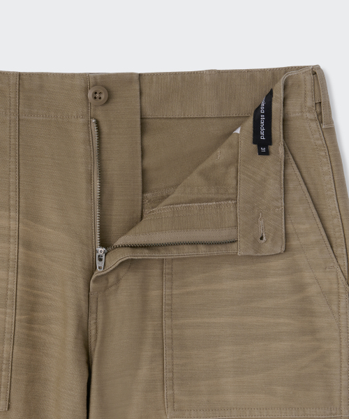 MUSINSA STANDARD（ムシンサスタンダード）の「フェイデッドバックサテンパーティグパンツ[ベージュ]（その他パンツ・メンズ・その他・26/27/28/29/36/34/32/30/31/33/40/38/42）」の4枚目の写真