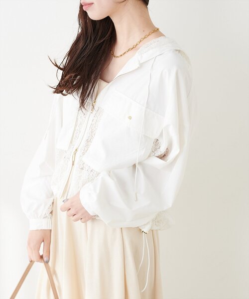 natural couture（ナチュラルクチュール）の「レースコンビブルゾン（ブルゾン・レディース・グレイッシュベージュ/オフホワイト/ブラック・FREE）」の4枚目の写真