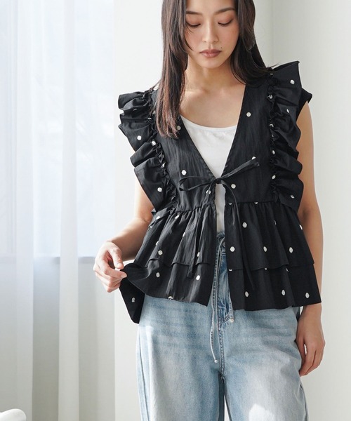 mili an deni(ミリアンデニ)の「刺繍ドットフリルベスト(ベスト・レディース・オフホワイト/ブラック・M)」の7枚目の写真