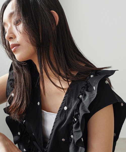 mili an deni(ミリアンデニ)の「刺繍ドットフリルベスト(ベスト・レディース・オフホワイト/ブラック・M)」の9枚目の写真