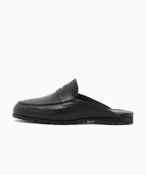 SimplyComplicated(シンプリーコンプリケイテッド)の「SimplyComplicated/シンプリーコンプリケイテッド LOAFER MULE(サンダル・メンズ・ブラック・9/XX-SMALL/100)」の1枚目の写真