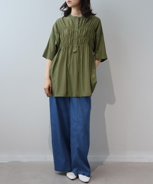 leswel(レスウェル)の「【M~5L】バンドカラーシャーリングブラウス(シャツ/ブラウス・レディース・カーキ/ネイビー・M/L/LL/3L/4L/5L)」の3枚目の写真