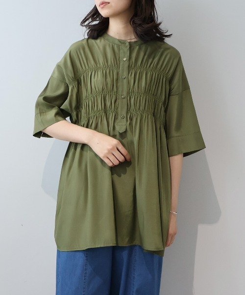 leswel(レスウェル)の「【M~5L】バンドカラーシャーリングブラウス(シャツ/ブラウス・レディース・カーキ/ネイビー・M/L/LL/3L/4L/5L)」の5枚目の写真