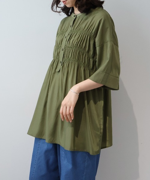 leswel(レスウェル)の「【M~5L】バンドカラーシャーリングブラウス(シャツ/ブラウス・レディース・カーキ/ネイビー・M/L/LL/3L/4L/5L)」の6枚目の写真