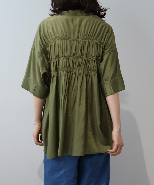 leswel(レスウェル)の「【M~5L】バンドカラーシャーリングブラウス(シャツ/ブラウス・レディース・カーキ/ネイビー・M/L/LL/3L/4L/5L)」の8枚目の写真