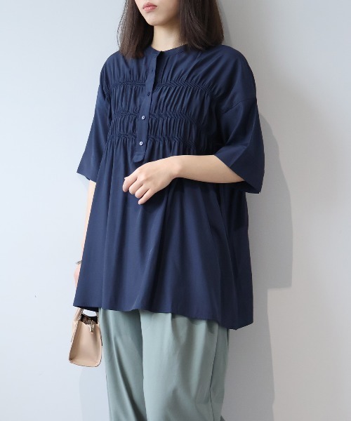 leswel(レスウェル)の「【M~5L】バンドカラーシャーリングブラウス(シャツ/ブラウス・レディース・カーキ/ネイビー・M/L/LL/3L/4L/5L)」の13枚目の写真