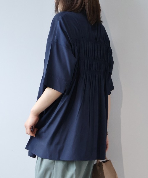 leswel(レスウェル)の「【M~5L】バンドカラーシャーリングブラウス(シャツ/ブラウス・レディース・カーキ/ネイビー・M/L/LL/3L/4L/5L)」の15枚目の写真