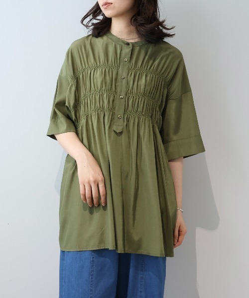 leswel(レスウェル)の「【M~5L】バンドカラーシャーリングブラウス(シャツ/ブラウス・レディース・カーキ/ネイビー・M/L/LL/3L/4L/5L)」の4枚目の写真
