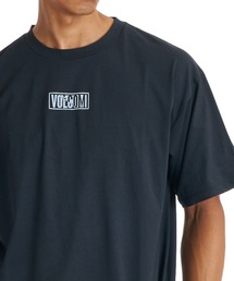 VOLCOM VERTICAL LOGO GRAPHIC TEE