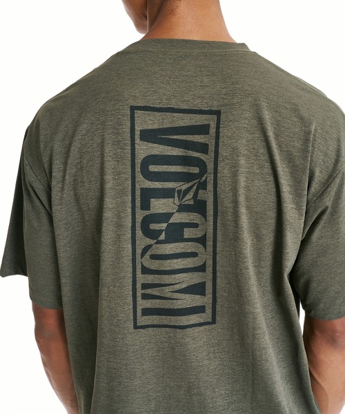 VOLCOM(ボルコム)の「VOLCOM VERTICAL LOGO GRAPHIC TEE(Tシャツ/カットソー・メンズ・ブラック/オリーブ・M/L)」の8枚目の写真