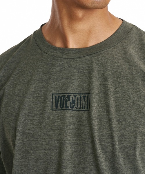 VOLCOM(ボルコム)の「VOLCOM VERTICAL LOGO GRAPHIC TEE(Tシャツ/カットソー・メンズ・ブラック/オリーブ・M/L)」の7枚目の写真