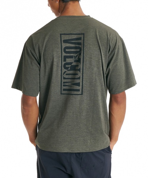 VOLCOM(ボルコム)の「VOLCOM VERTICAL LOGO GRAPHIC TEE(Tシャツ/カットソー・メンズ・ブラック/オリーブ・M/L)」の6枚目の写真