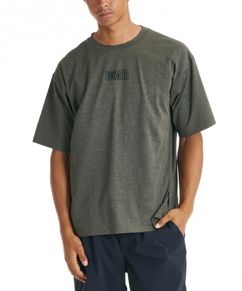 VOLCOM(ボルコム)の「VOLCOM VERTICAL LOGO GRAPHIC TEE(Tシャツ/カットソー・メンズ・ブラック/オリーブ・M/L)」の5枚目の写真