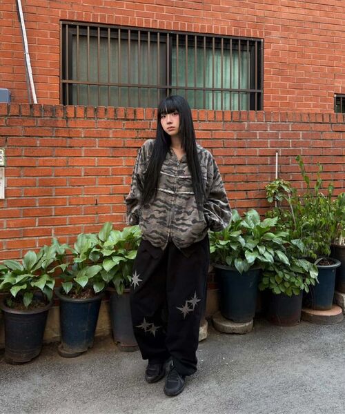 S'EST(エスイーエスティー)の「Twin Star Applique Training Pants Black(スウェットパンツ・メンズ・ブラック・SMALL/MEDIUM)」の3枚目の写真