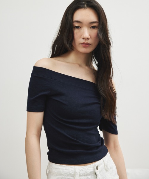 ELTONE(エルトーン)の「オフショルダーコンパクトTシャツ(Tシャツ/カットソー・レディース・ホワイト/ネイビー/ブラック・FREE)」の14枚目の写真
