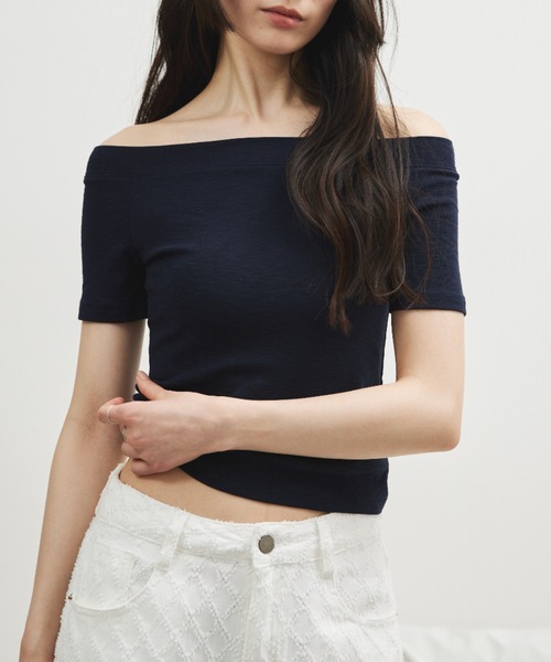 ELTONE(エルトーン)の「オフショルダーコンパクトTシャツ(Tシャツ/カットソー・レディース・ホワイト/ネイビー/ブラック・FREE)」の15枚目の写真