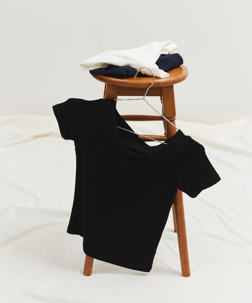 ELTONE(エルトーン)の「オフショルダーコンパクトTシャツ(Tシャツ/カットソー・レディース・ホワイト/ネイビー/ブラック・FREE)」の20枚目の写真