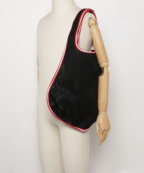 OUTDOOR PRODUCTS(アウトドアプロダクツ)の「(OUTDOOR)TAPE MESH TOTE(ショルダーバッグ・レディース・ブラック/ホワイト・ONE SIZE)」の15枚目の写真