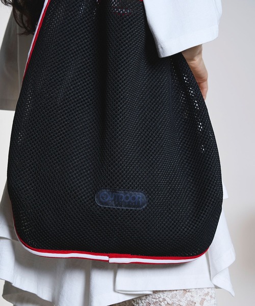 OUTDOOR PRODUCTS(アウトドアプロダクツ)の「(OUTDOOR)TAPE MESH TOTE(ショルダーバッグ・レディース・ブラック/ホワイト・ONE SIZE)」の11枚目の写真