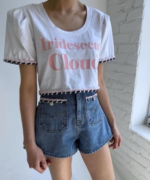 semplice(センプリチェ)の「クロップド T シャツ パフスリーブ フリンジ レタープリント(Tシャツ/カットソー・レディース・ホワイト/グレー・F)」の6枚目の写真