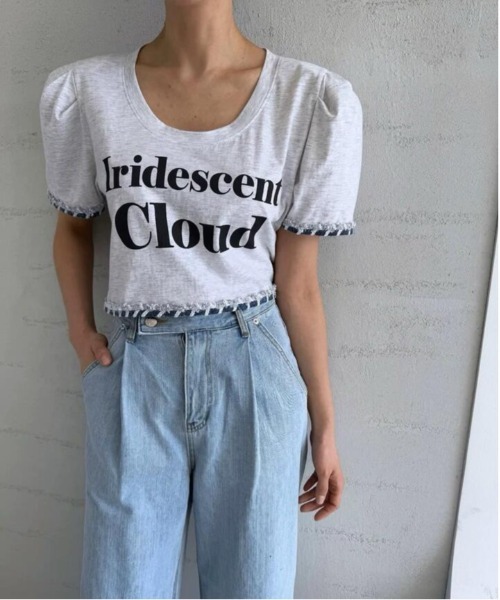 semplice(センプリチェ)の「クロップド T シャツ パフスリーブ フリンジ レタープリント(Tシャツ/カットソー・レディース・ホワイト/グレー・F)」の8枚目の写真