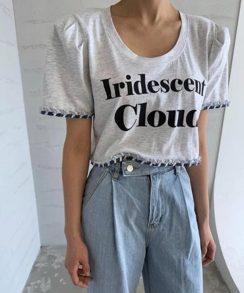semplice(センプリチェ)の「クロップド T シャツ パフスリーブ フリンジ レタープリント(Tシャツ/カットソー・レディース・ホワイト/グレー・F)」の9枚目の写真