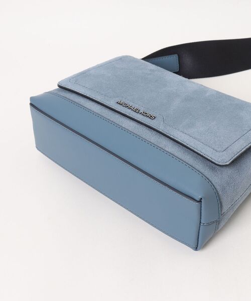 MICHAEL KORS(マイケルコース)の「FLAP XBODY(ショルダーバッグ・メンズ・ブルー系・FREE)」の3枚目の写真