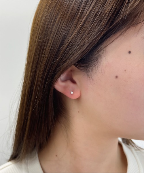 festaria bijou SOPHIA(フェスタリアビジュソフィア)の「K10YG キュービックジルコニア ピアス(ピアス(両耳用)・レディース・イエローゴールド・ONE SIZE)」の4枚目の写真